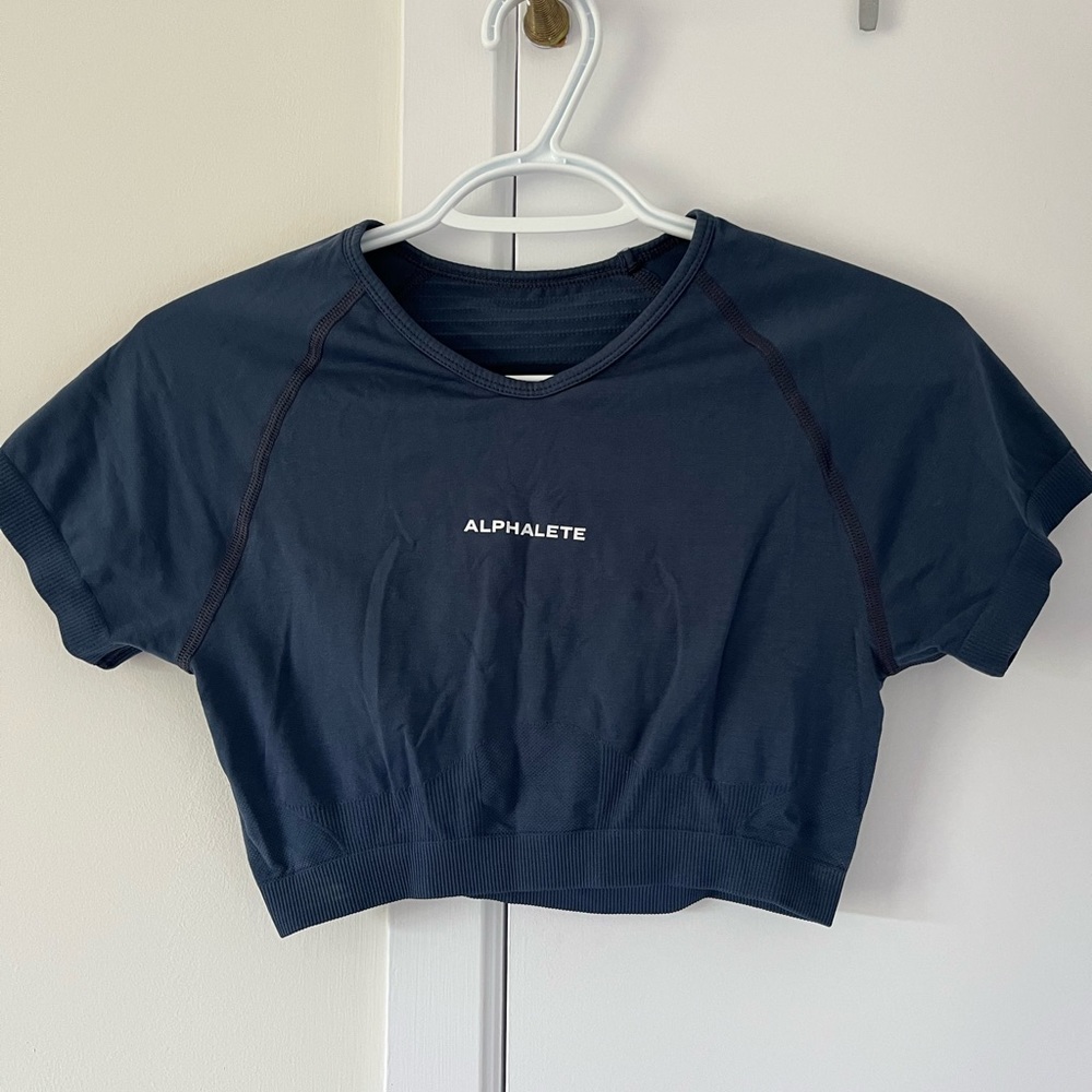 Alphalete Amplify Seamless Crop Top size medium